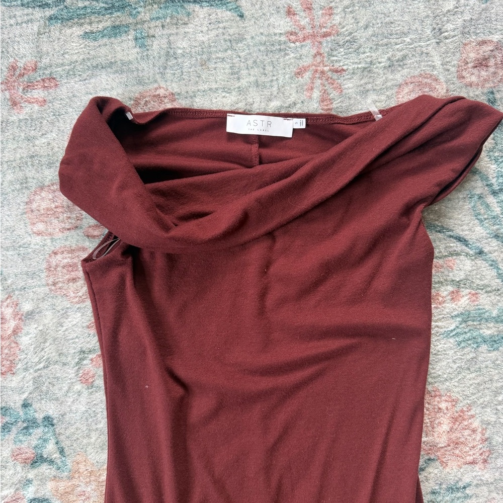 Astr Fitted Off-Shoulder Dress in Wine